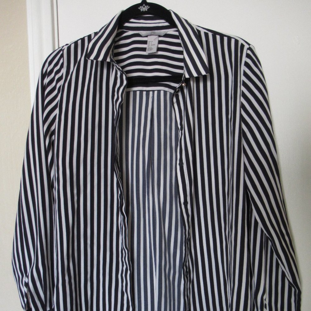 H&M Size 2 Women's Blouse, Navy/White Vertical Stripes, preowned.